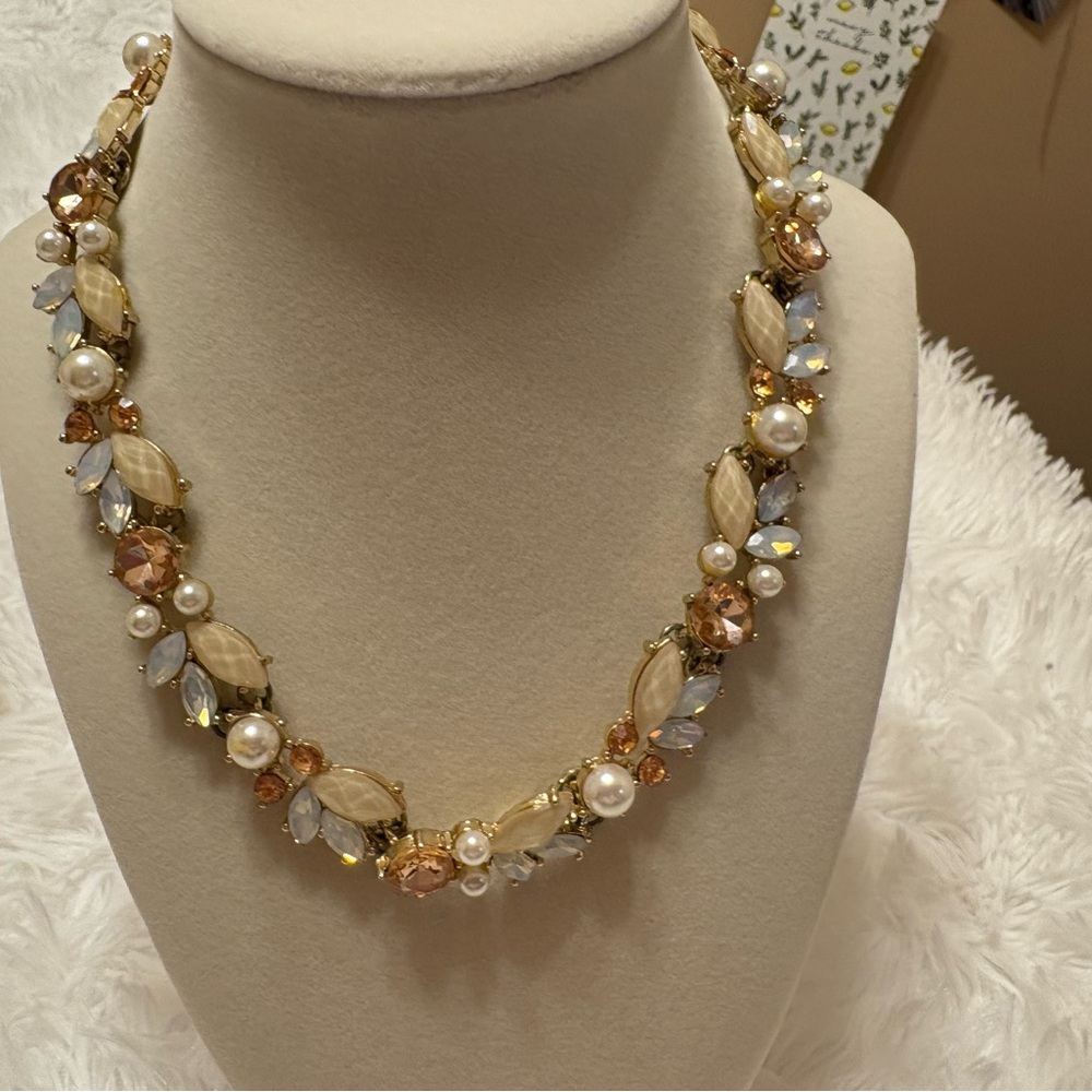Chic Gold and Cream Pearl Necklace